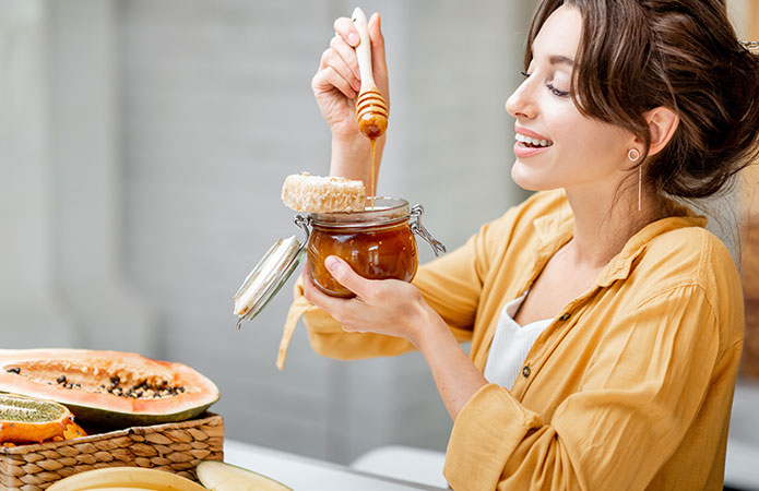 Il Miele: Produzione, Normativa e Controlli di Qualità. Focus on idrossimetilfurfurale (HMF)