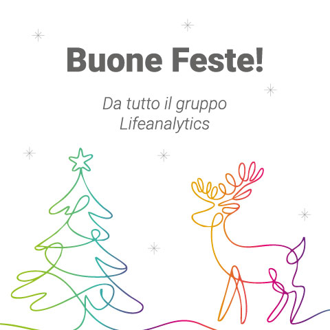 Immagine illustrata di un albero di natale ed una renna, accompagnati delle scritte di auguri di buone feste dal gruppo Lifeanalytics, simbolo delle festività di natale