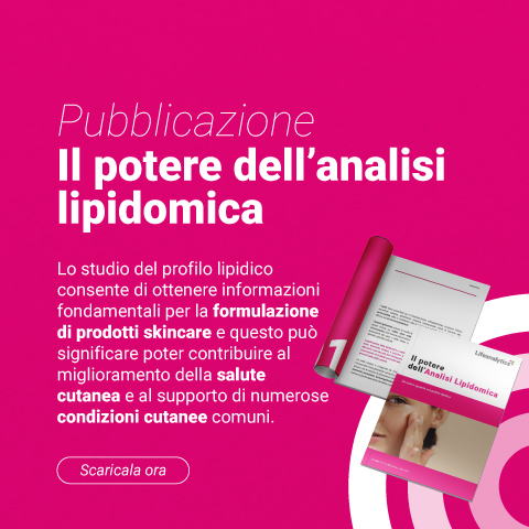 Immagine di una donna in primo piano con metà volto visibile ed una mano che sfiora la guancia, simbolo della copertina della pubblicazione della business unit Cosmetic and Medica Device di Lifeanalytics sul potere dell'analisi lipidomica