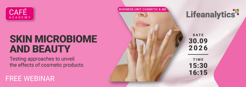 Immagine di una donna che tocca delicatamente la pelle del viso, simbolo del webinar della serie Café Academy di Lifeanalytics Business Unit Cosmetic & Medical Device, con argomento “Skin Microbiome and Beauty: Testing approaches to unveil the effects of cosmetic products” del 30 settembre 2026.