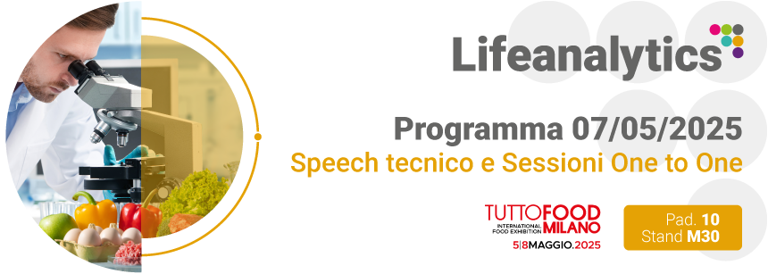 Operatore tecnico che analizza alimenti al microscopio, simbolo della fiera TUTTOFOOD che si svolgerà il prossimo 7 maggio 2025 a Milano con lo stand Lifeanalytics