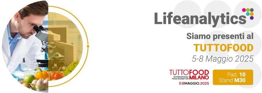 Tecnico di laboratorio che analizza alimenti, simbolo della fiera Tutto Food a cui partecipa Lifeanalytics con la business unit food
